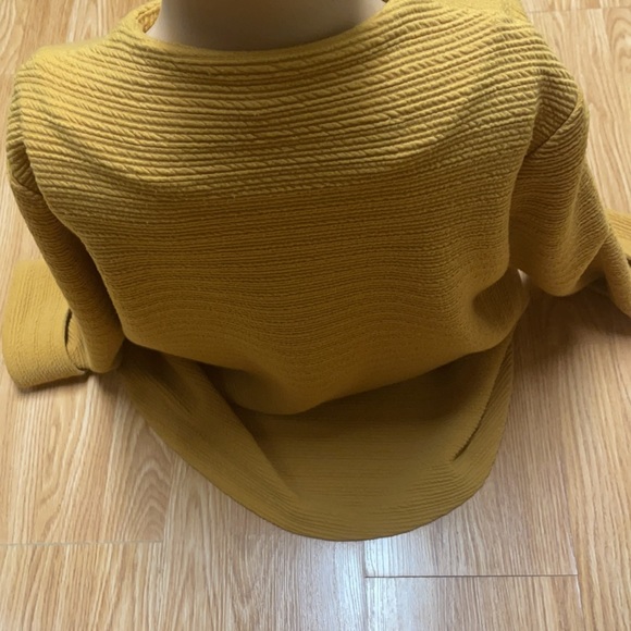 I c by Connie k Size M Gold upscale stylish jacket. Nice condition - Picture 5 of 9